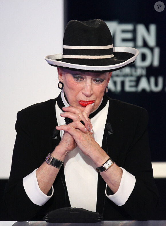 Geneviève de Fontenay dans l'émission Vendredi sur un plateau sur France 3 en octobre 2011