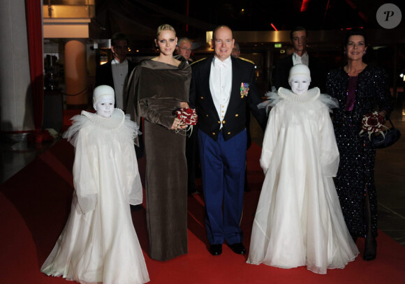 Albert et Charlene de Monaco au côté de la princesse Caroline de Hanovre au Grimaldi Forum assistent à une  représentation du Mephistofele d'Arrigo Boito. Le 19 novembre 2011