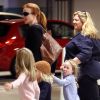 Marcia Cross avec ses jumelles Eden et Savannah, le 19 novembre à Brentwood. Eden tire la langue aux photographes !