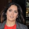 Salma Hayek sort de son hôtel parisien en compagnie de Valentina et d'Antonio Banderas, le dimanche 20 novembre 2011.