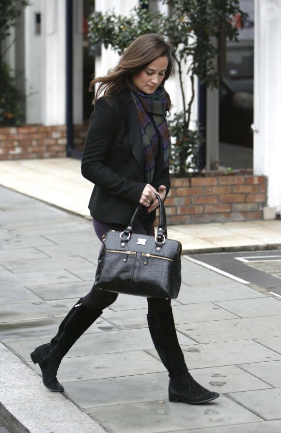 Pippa Middleton devant son domicile de Londres, le 21 novembre2011.
