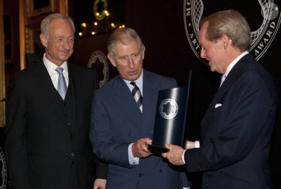 Le prince Charles le 23 novembre 2011 à Apsley House à Londres où il reçoit le Prix Montblanc du patronage des arts et de la culture