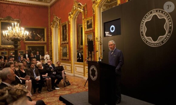 Le prince Charles le 23 novembre 2011 à Apsley House à Londres où il reçoit le Prix Montblanc du patronage des arts et de la culture