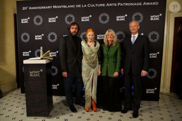 Andreas Kronthaler, Vivienne Westwood, Ingrid Roosen-Trinks, Lutz Bethge, CEO de Montblanc lors du Prix Montblanc du patronage des arts et de la culture décerné au Prince Charles le 23 novembre 2012 à Londres
