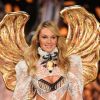 Candice Swanepoel ultra-sensuelle, défile pour Victoria's Secret