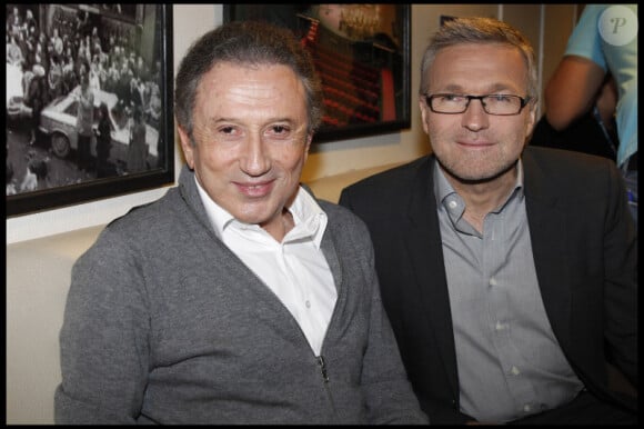 Laurent Ruquier et Michel Drucker lors de la soirée "Europe 1 fait Bobino" à Paris, le 28 novembre 2011