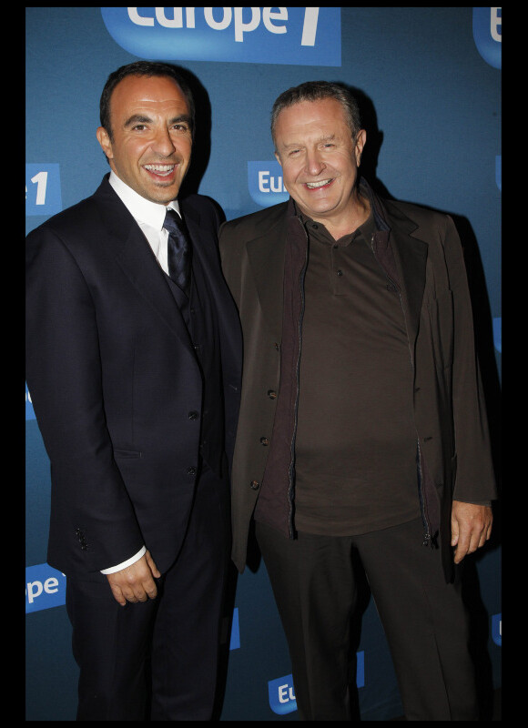 Nikos Aliagas et Michel Field lors de la soirée "Europe 1 fait Bobino" à Paris, le 28 novembre 2011