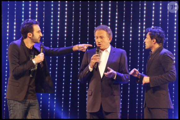 Michel Drucker, Mathieu Madénian et Willy Rovelli lors de la soirée "Europe 1 fait Bobino" à Paris, le 28 novembre 2011