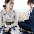 Tali Lennox et Tara Ferry pour Burberry, printemps été 2011.