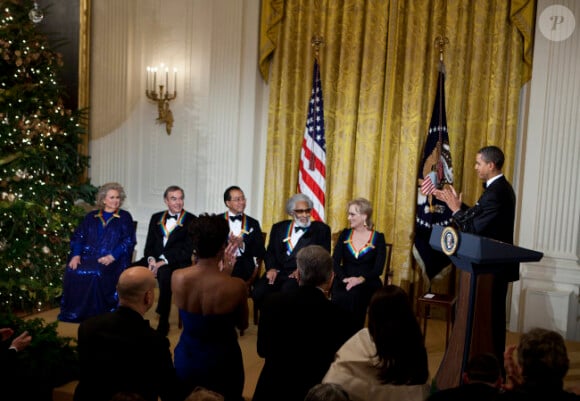 lors de la remise des honneurs du Kennedy Center à Washington le 3 décembre 2011 : Barack Obama félicité tous les lauréats