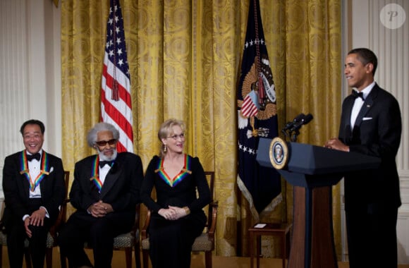 lors de la remise des honneurs du Kennedy Center à Washington le 3 décembre 2011 : Meryl Streep écoute sagement le discours du président Obama