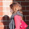 Jennifer Love Hewitt cherche à se cacher des photographes, le lundi 5 décembre à Los Angeles.