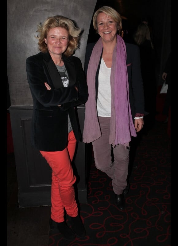 Ariane Massenet et sa soeur Béatrice lors de la remise du prix Panache 2011 décerné par l'association "Gascons Toujours!" chez Castel le 6 décembre 2011 à Paris