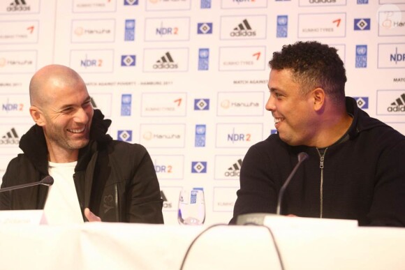 Zinedine Zidane et Ronaldo étaient en conférence de presse avec Didier Drogba pour présenter le 9e Match contre la Pauvreté, le 13 décembre 2011 à Hambourg.