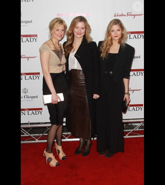 Mamie, Grace et Louisa Gummer, filles de Meryl Streep, lors de l'avant-première du film La Dame de fer le 13 décembre 2011 à New York