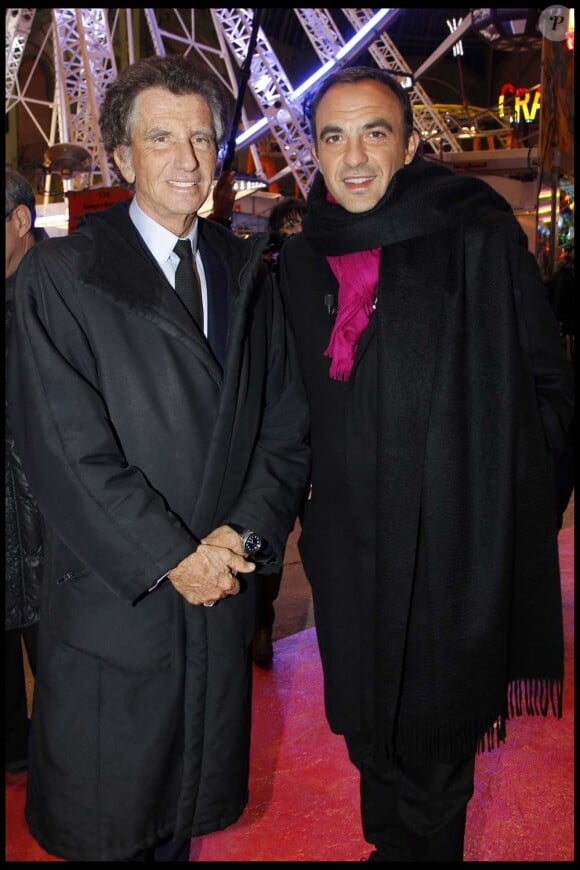 Nikos Aliagas et Jack Lang pour l'inauguration de Jours de fêtes au Grand Palais, à Paris, le 15 décembre 2011.