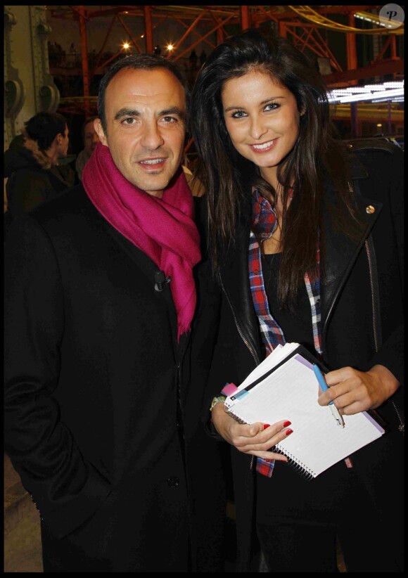 Nikos Aliagas et Malika Ménard pour l'inauguration de Jours de fêtes au Grand Palais, à Paris, le 15 décembre 2011.