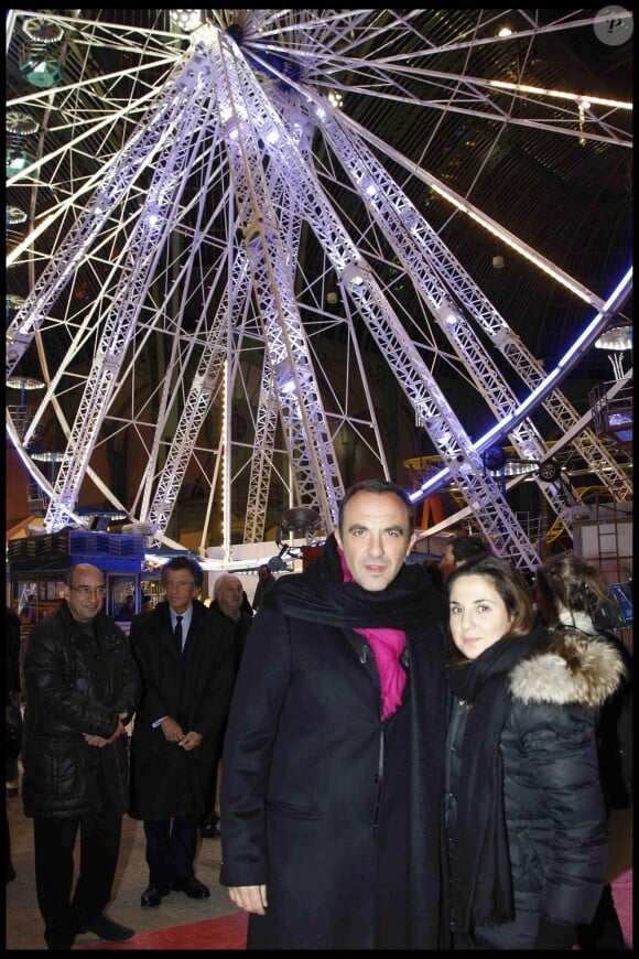 Nikos Aliagas et sa soeur Maria pour l'inauguration de Jours de fêtes au Grand Palais, à Paris, le 15 décembre 2011.