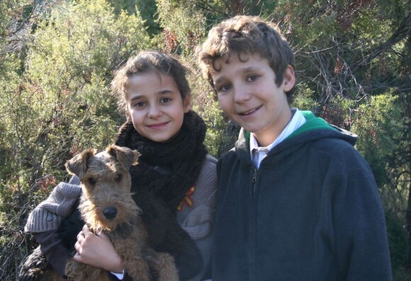 Felipe, 12 ans, et Victoria, 10 ans﻿, enfants d'Elena, vous souhaitent de belles fêtes de fin d'année !