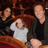 Stéphane Freiss, sa femme et leur fille Bianca, à la première du Théâtre Edouard VII, à Paris, le 19 décembre 2011