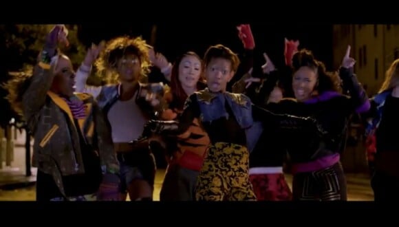 Image extraite du clip Fireball réalisé par Hype Williams pour Willow Smith et Nicki Minaj, décembre 2011.