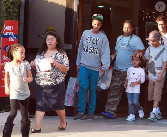Shaquille O'Neal est de sorti avec ses enfants pour préparer Noël le 21 décembre 2011 à West Hollywood