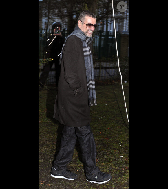George Michael s'exprime sur son état de santé, à Londres, le 23 décembre 2011