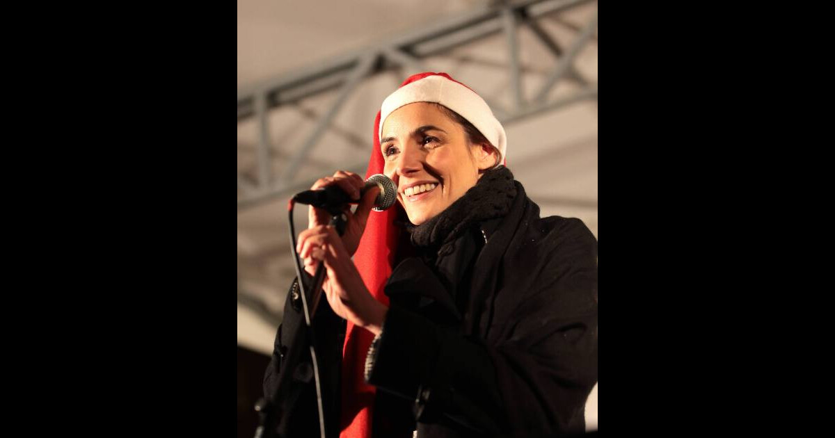 Clotilde Courau : Parfaite et divine en mère Noël pour un concert intimiste - Purepeople
