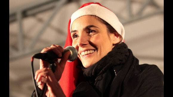 Clotilde Courau : Parfaite et divine en mère Noël pour un concert intimiste
