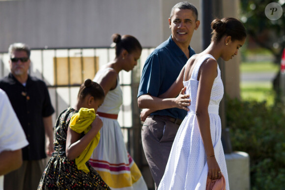 Barack et Michelle Obama avec leurs filles Sasha et Malia le 25 décembre 2011 à Hawaï