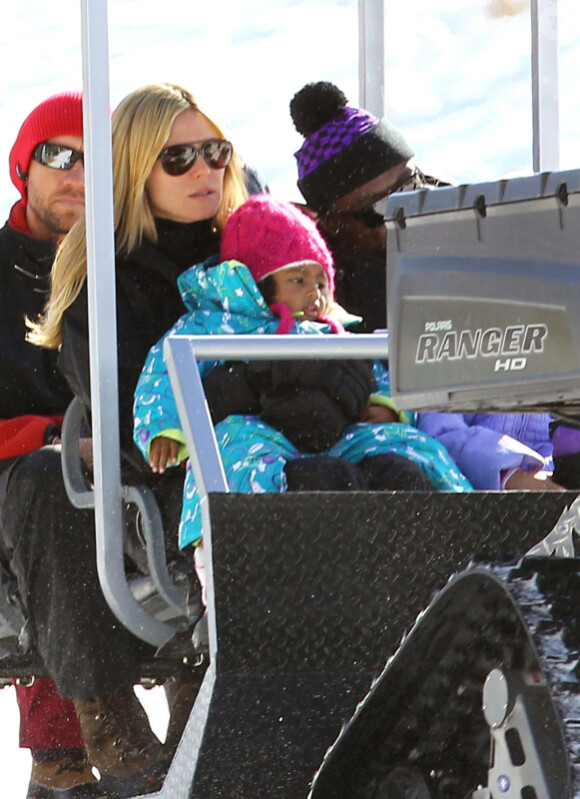 Heidi Klum sa petite Lou dans ses bras et Seal à Aspen, le 27 décembre 2011