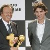 Julio Iglesias et Rafael Nadal à Madrid, le 16 décembre 2011. La chanteur vient d'annoncer la fin de sa carrière. 
