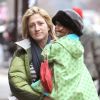 Edie Falco et sa fille Macy dans les rues de New York le 15 décembre 2011