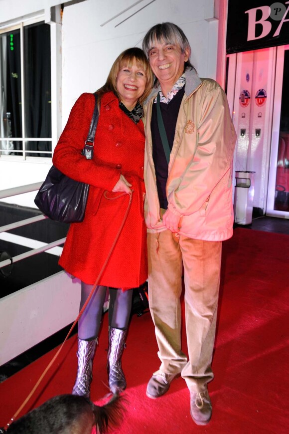 Annie Stone et son époux Mario à l'avant-première du programme La Croisière des idoles, de Mireille Dumas, bientôt sur France 3. À Paris le 4 janvier 2011.