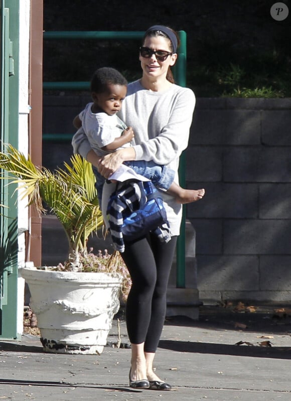 Sandra Bullock est allé chercher Louis à l'école maternelle à Los Angeles, le 5 janvier 2012