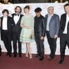 Elisa Sednaoui, Gaspard Proust, Frédéric Beigbeder, Louise Bourgoin, JoeyStarr, et l'équipe du film lors de l'avant-première de L'amour dure trois ans à Paris le 7 janvier 2012