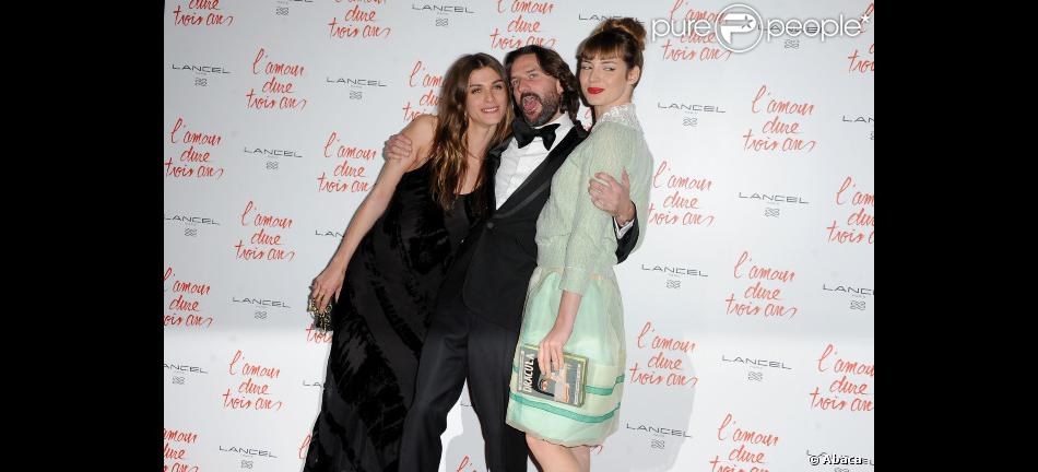 Elisa Sednaoui Frederic Beigbeder Et Louise Bourgoin Lors De L Avant Premiere De L Amour Dure Trois Ans A Paris Le 7 Janvier 12 Purepeople