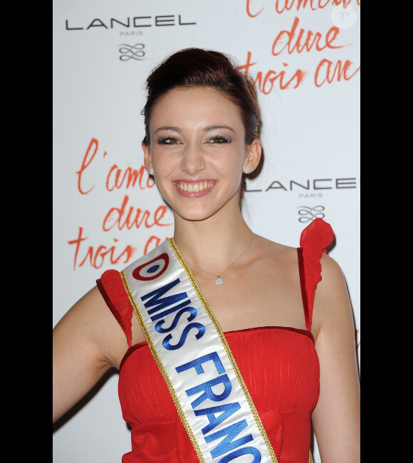 Delphine Wespiser lors de l'avant-première de L'amour dure trois ans à Paris le 7 janvier 2012
