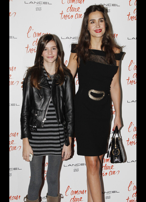Chloe Beigbeder et Victoria Olloqui lors de l'avant-première du film L'amour dure trois ans le 7 janvier 2012