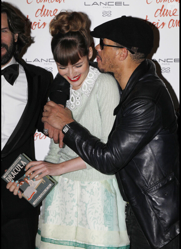 Louise Bourgoin et JoeyStarr lors de l'avant-première du film L'amour dure trois ans le 7 janvier 2012