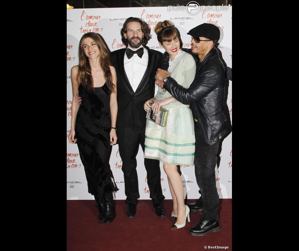 Elisa Sednaoui Frederic Beigbeder Louise Bourgoi Et Joeystarr Lors De L Avant Premiere Du Film L Amour Dure Trois Ans Le 7 Janvier 12 Purepeople Elisa Sednaoui Frederic Beigbeder Louise Bourgoi Et Joeystarr Lors De L Avant Premiere Du Film L Amour Dure Trois Ans Le 7 Janvier 12 Purepeople