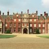 Sandringham, fief de la reine Elizabeth II dans le Norfolk, qui accueille traditionnellement le Noël de la famille royale, est le théâtre d'une enquête sur le meurtre d'une jeune Lettone de 17 ans...