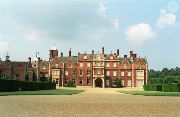 Sandringham, fief de la reine Elizabeth II dans le Norfolk, qui accueille traditionnellement le Noël de la famille royale, est le théâtre d'une enquête sur le meurtre d'une jeune Lettone de 17 ans...