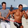 Craig David s'entraîne en compagnie de son coach, sur une plage de Miami, le 7 janvier 2012.