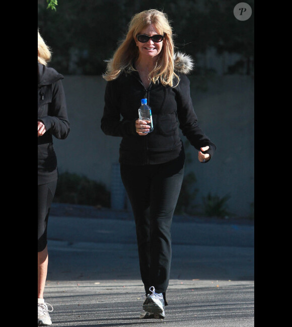 Goldie Hawn s'offre une promenade à Los Angeles avec sa mère le 8 janvier 2012