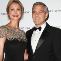 George Clooney nage dans le bonheur avec sa ''fille'' et Stacy Keibler