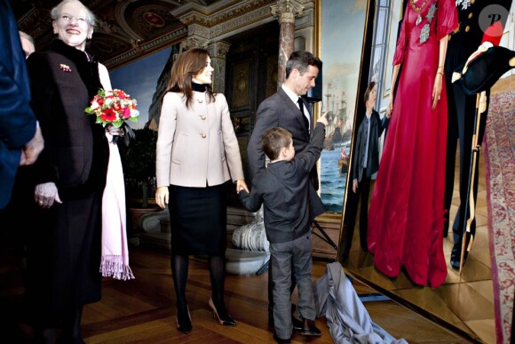 Dans la matinée du 11 janvier 2012, la reine Margrethe II de Danemark inaugurait au Musée d'histoire nationale de Frederiksborg une exposition retraçant ses 40 ans de règne, en présence de son petit-fils le prince Christian, chargé de dévoiler un portrait inédit.
