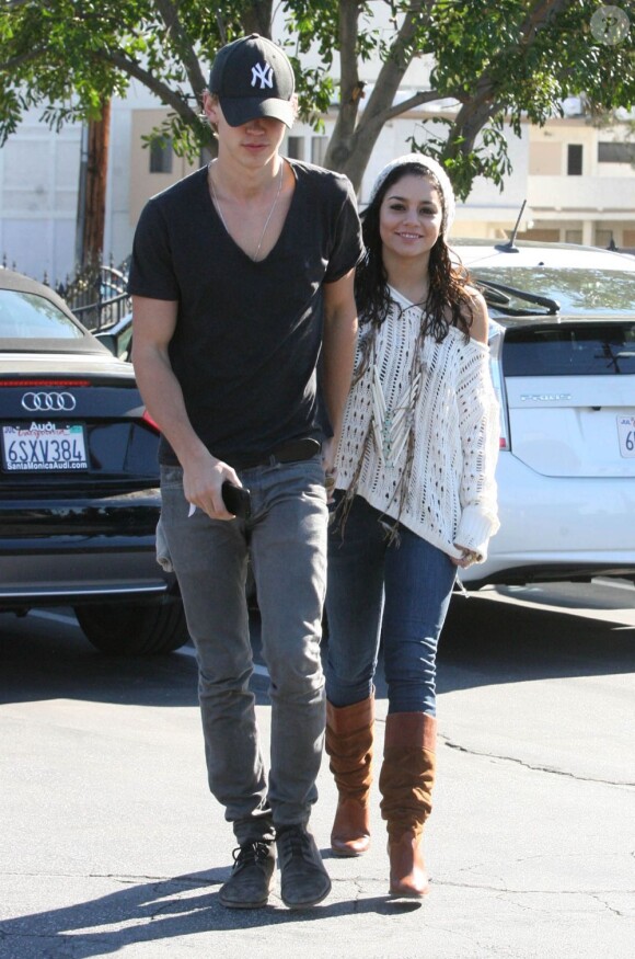 Vanessa Hudgens et Austin Butler sont partis manger une pizza en toute simplicité à Los Angeles, le 12 janvier 2012.
