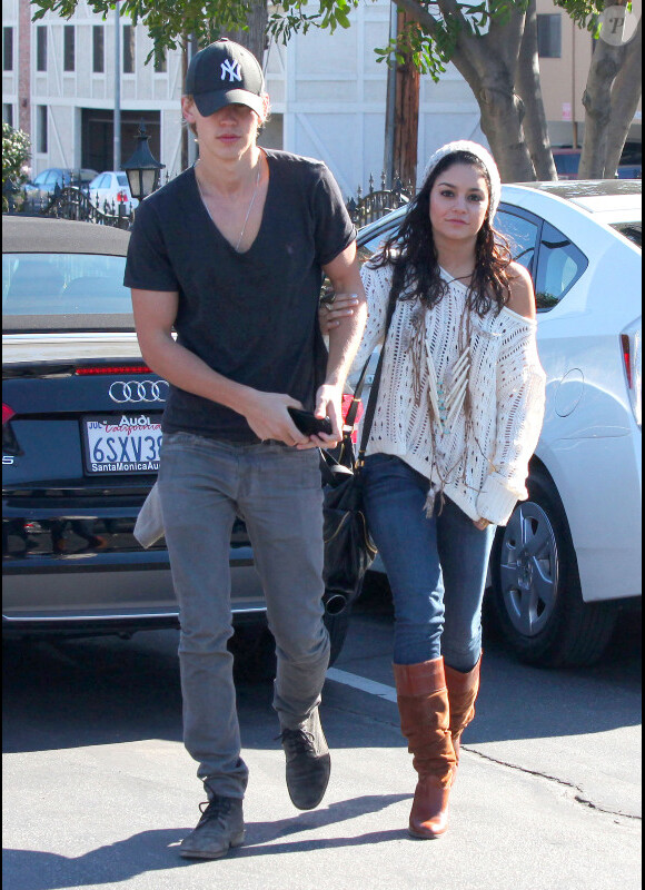 Les inséparables Vanessa Hudgens et Austin Butler sont sortis déjeuner à Los Angeles, le 12 janvier 2012.