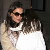 Katie Holmes et sa fille dans leur position habituelle, à New York, le samedi 14 janvier 2011.